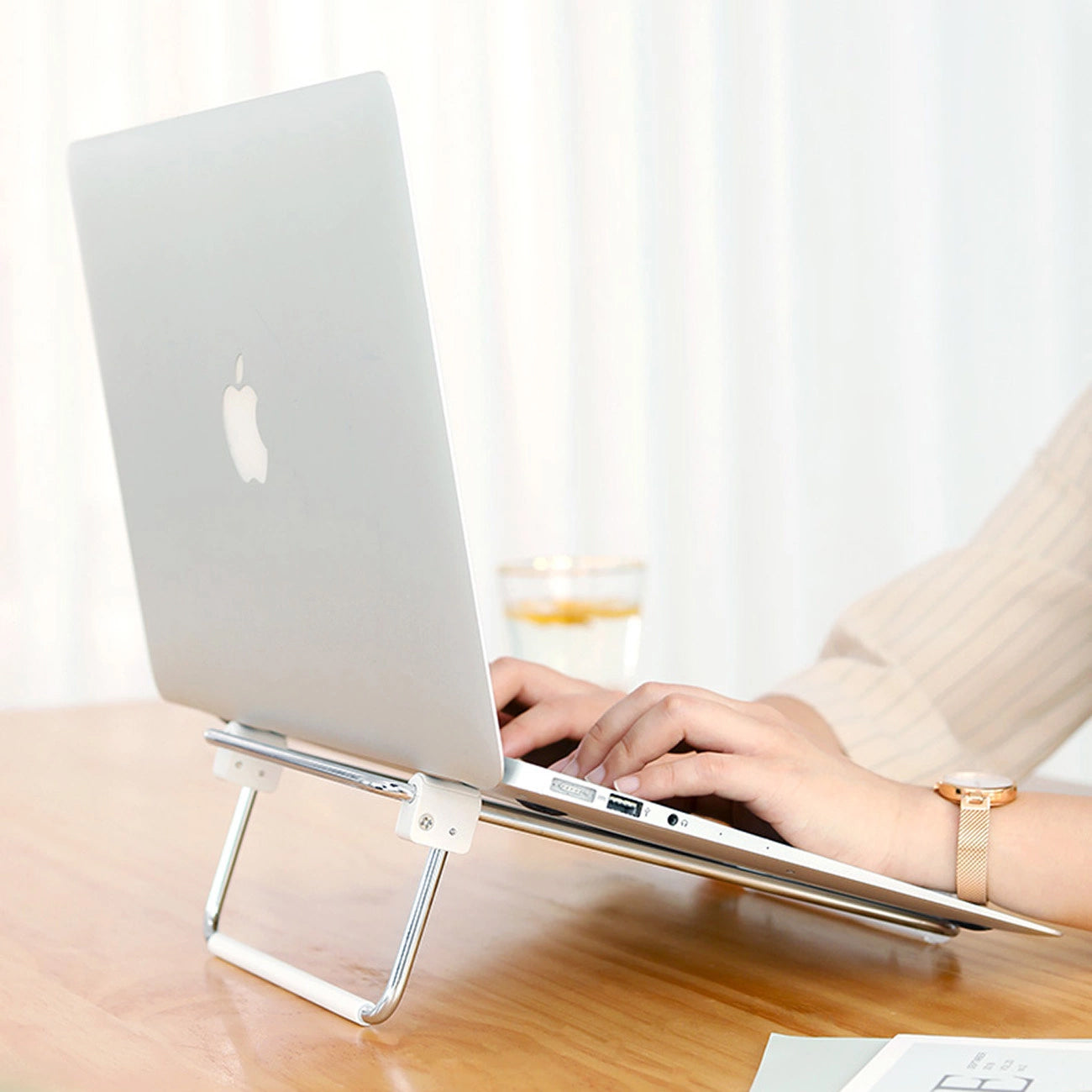 UGREEN LP230 Laptop Stand for max.17inch, Silver